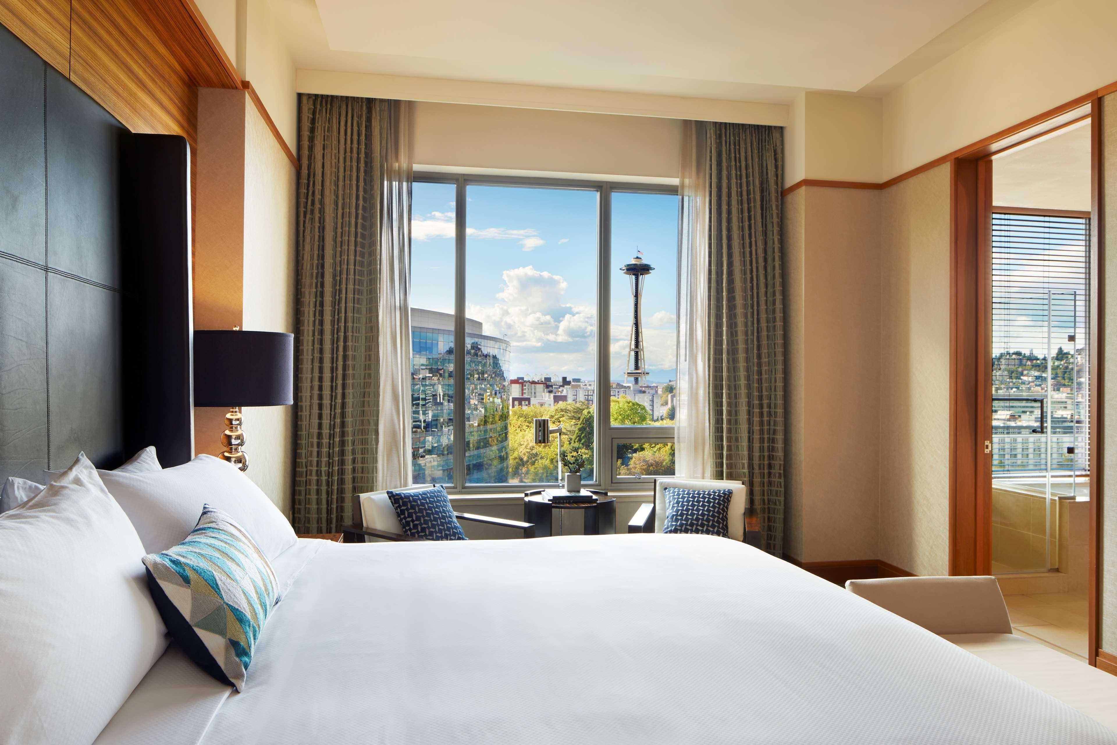1 Hotel Seattle Ngoại thất bức ảnh A guest room at the Westin Seattle