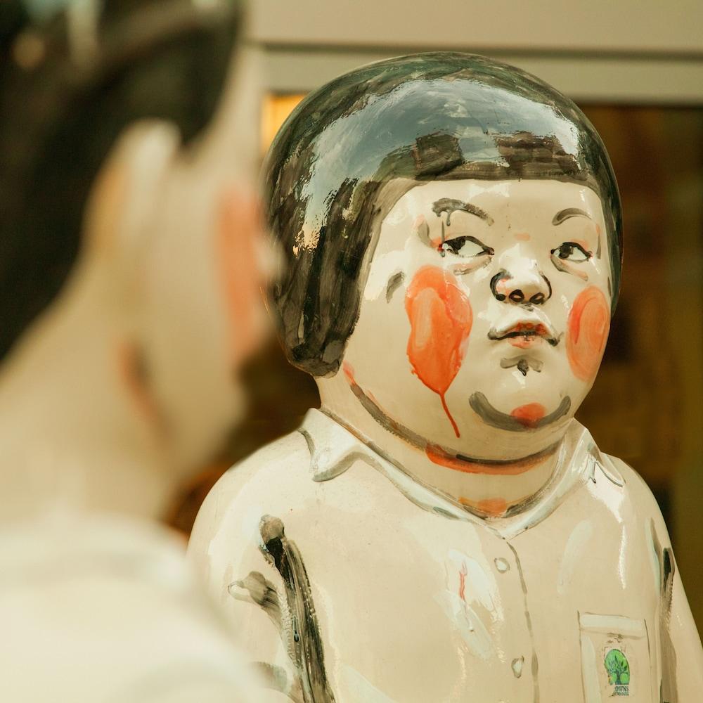 1 Hotel Seattle Ngoại thất bức ảnh A doll of Daruma